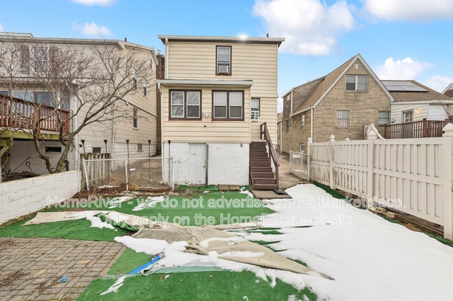 Building Photo - 11 Cedar St