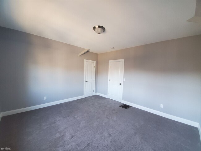 Building Photo - 2 br, 1 bath  - 112 Maple St Fl3