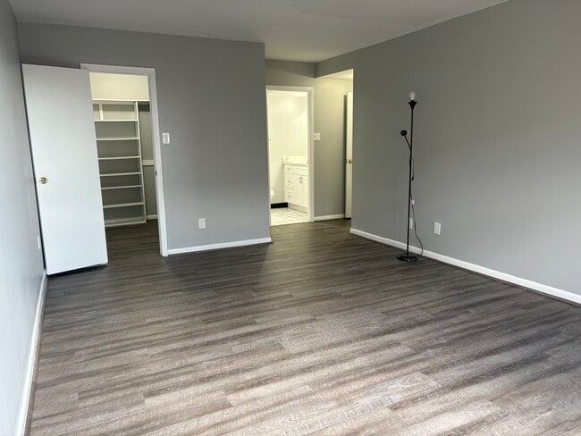 Building Photo - 6317 Park Heights Ave