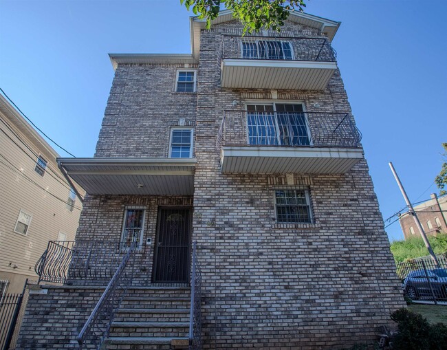 Building Photo - 90-92-92 W Kinney St