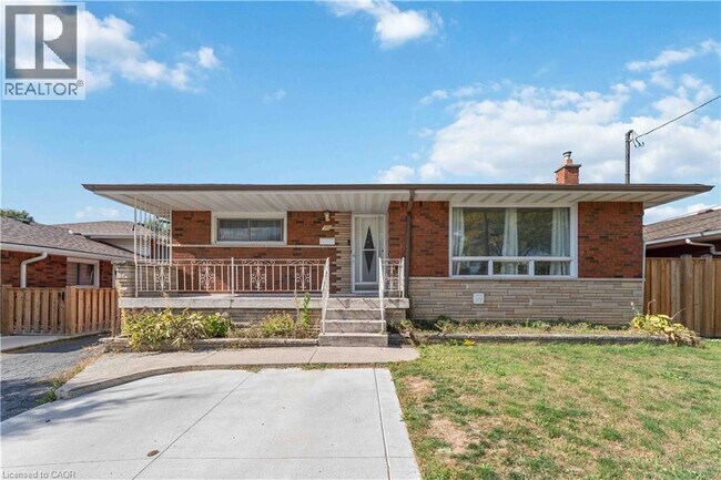 Photo du bâtiment - 90 Rainbow Dr