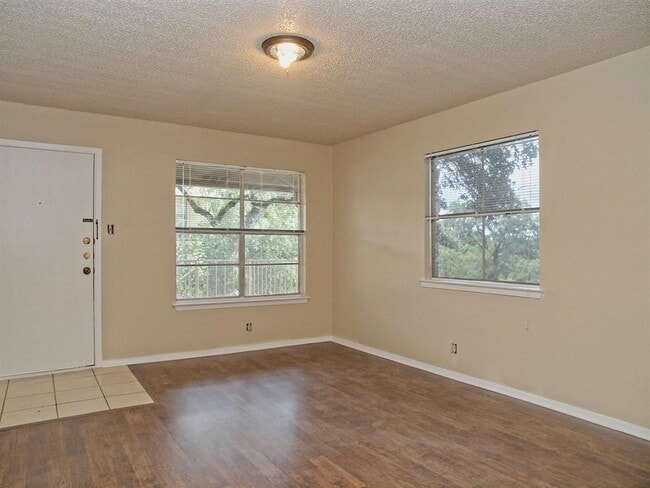 Building Photo - 509 Cedar Dr