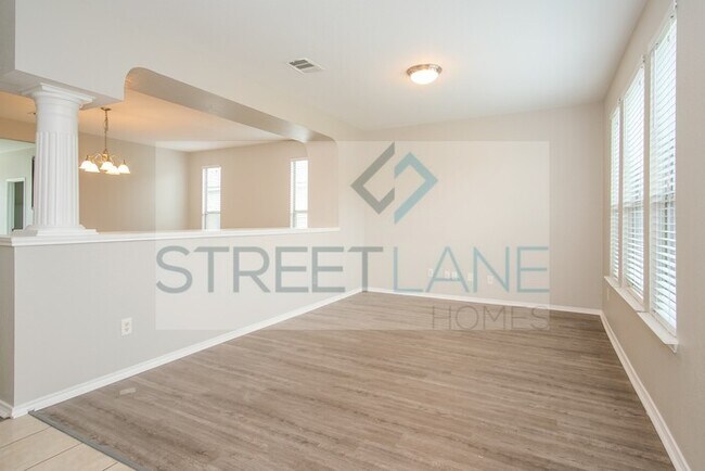 Building Photo - REDUCED!