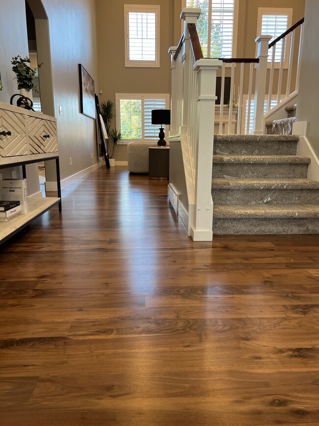 Building Photo - 649 E Beaumont Way