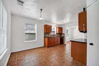 Building Photo - 4403 Sprangletop Ave