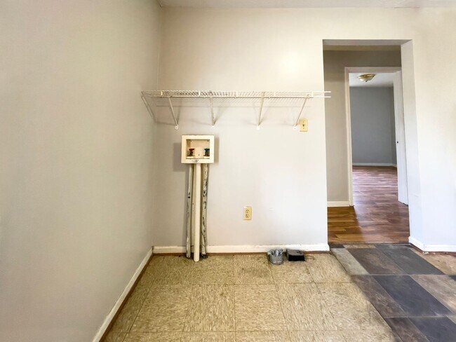 Foto del edificio - 114 E 8th St