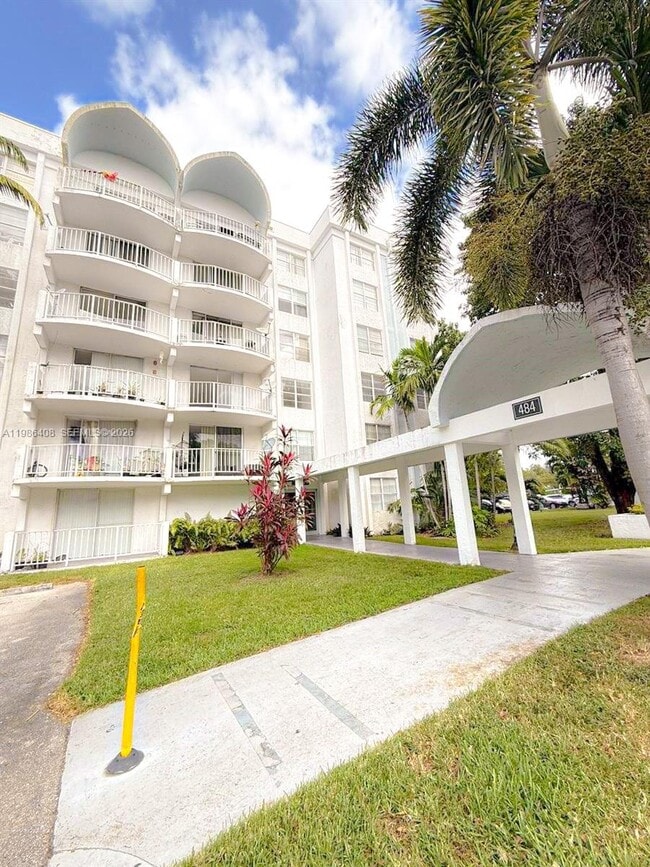 Building Photo - 484 NW 165th St