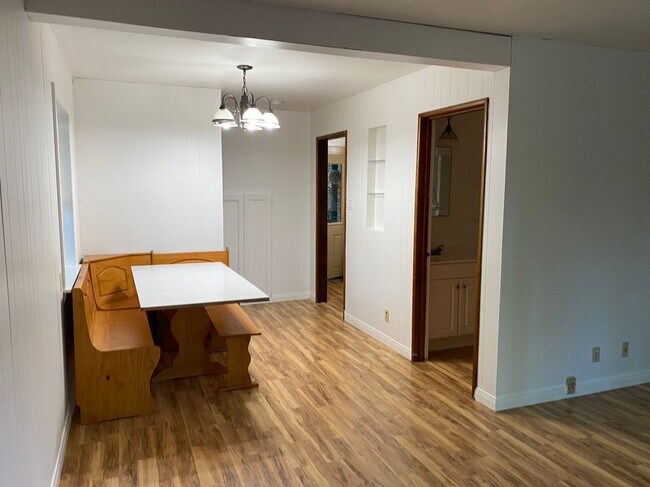 Foto del edificio - 23719 Bowl Rd