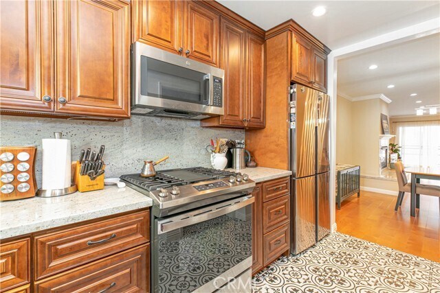 Foto del edificio - 1236 N Columbus Ave