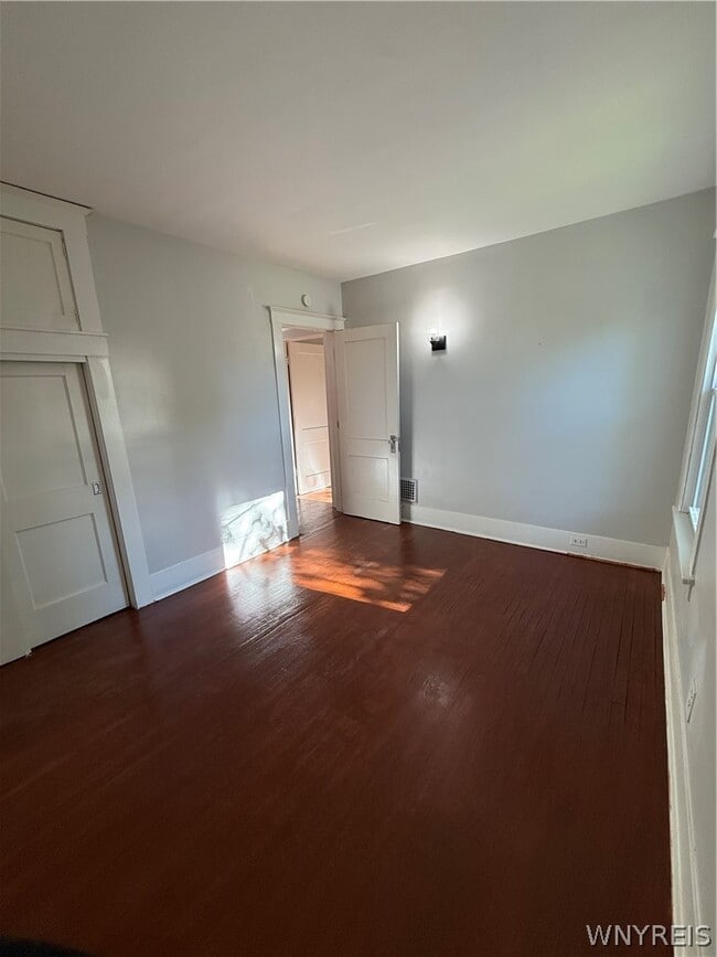 Foto del edificio - 301 Crestwood Ave