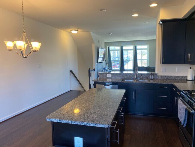 Building Photo - Beautiful 3 Bedroom Townhome in Glen Burnie!