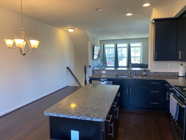 Foto del edificio - Beautiful 3 Bedroom Townhome in Glen Burnie!
