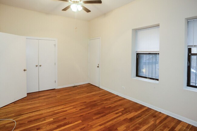 Foto del edificio - 877 W Lill Ave