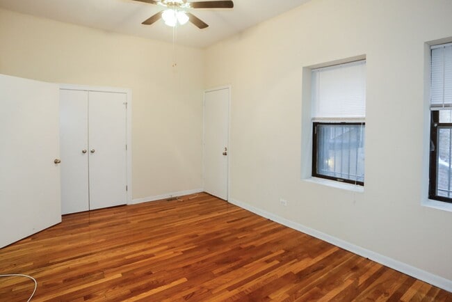 Building Photo - 877 W Lill Ave