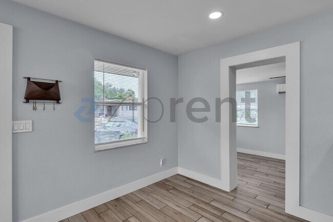 Building Photo - Unit