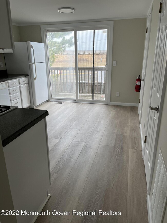 Foto del edificio - 32 Beachway Ave