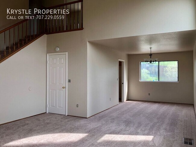Building Photo - Coming soon! Lovely and spacious Glen Cove...