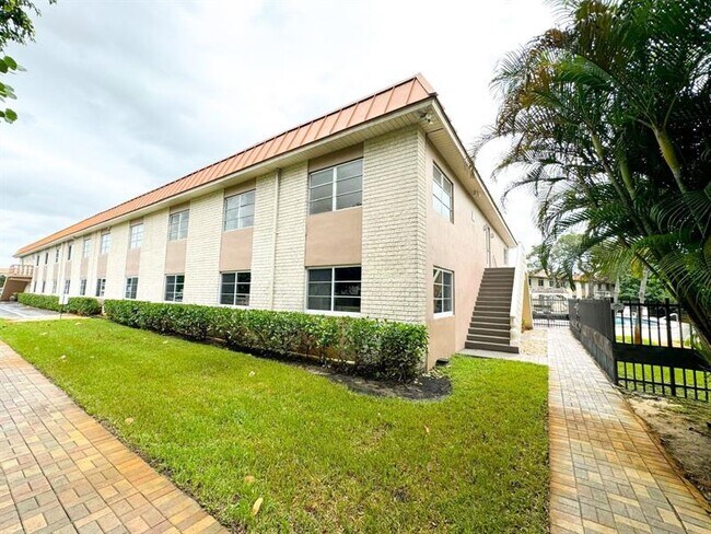 Foto del edificio - 124 NE 19th Ct