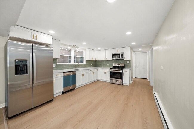 Foto del edificio - 7062 W Diversey Ave