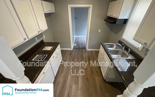 Building Photo - 751 Pope St