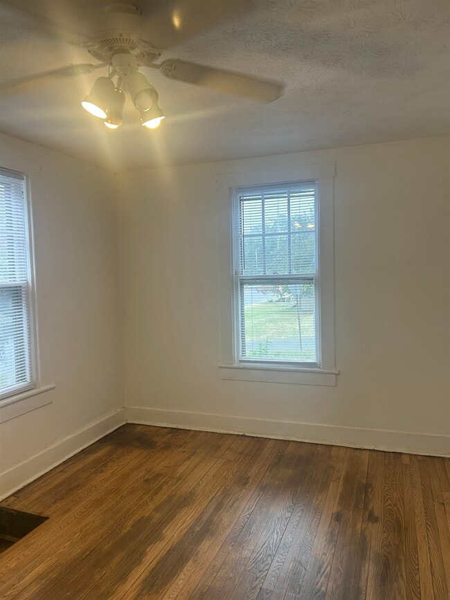 Building Photo - 1410 Crawford Ave