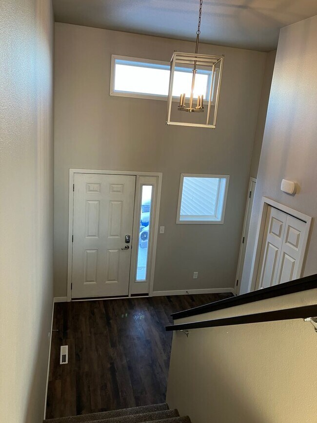 Building Photo - 4 Bed 3 Bath