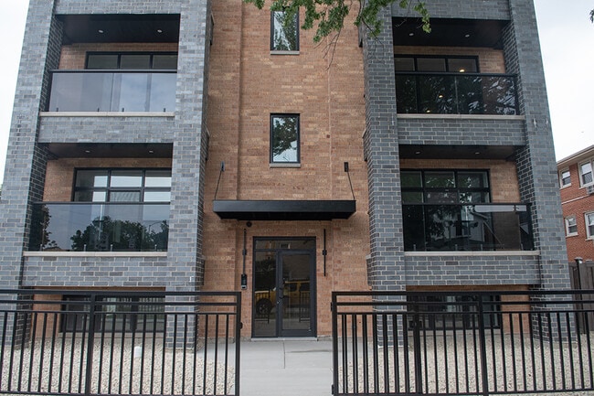 Building Photo - 3557 N Neenah Ave