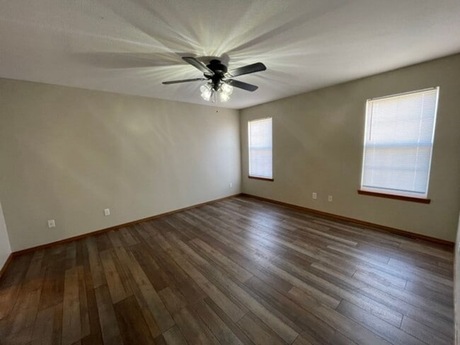 Building Photo - FOR LEASE. VERY NICE 3 BEDROOM 2 BATH HOME...