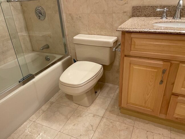 Building Photo - 20 Webster St