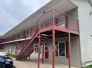 Building Photo - 315 Texas Ln