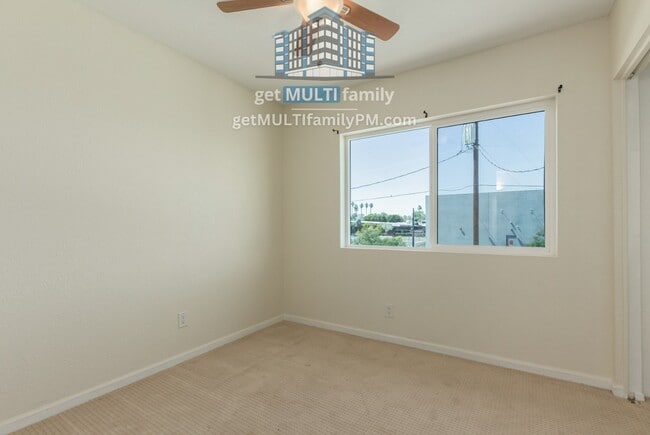 Building Photo - 721 E Montebello Ave