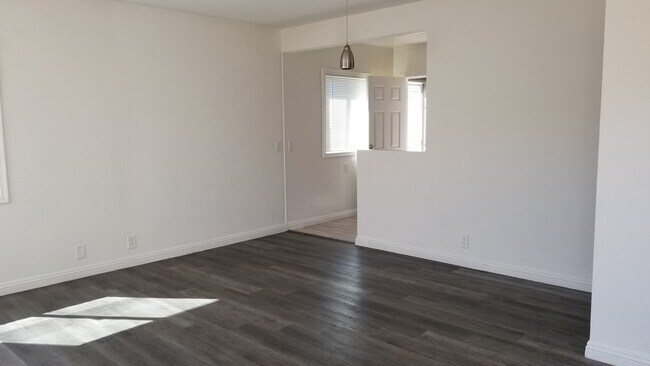 Building Photo - 1103 S Olive Ave