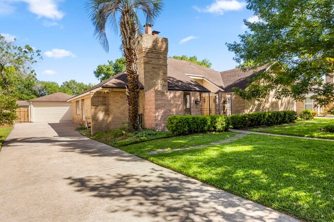 Building Photo - 14014 Briar Pl Dr