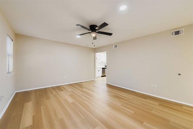 Foto del edificio - 3320 Blumie St