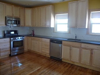 Building Photo - 7-9 Bonner Ave