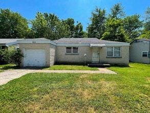 Building Photo - 302 W Whiteside St