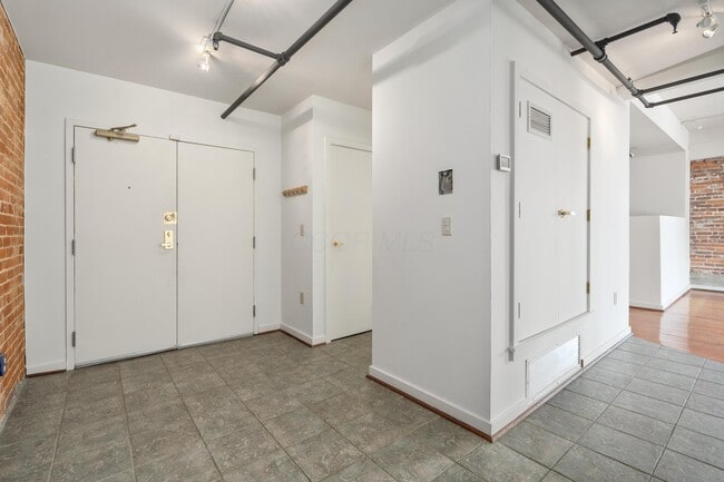 Building Photo - 432 E Rich St