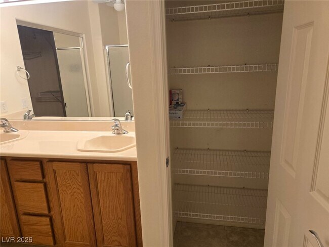 Foto del edificio - 5196 Alfingo St