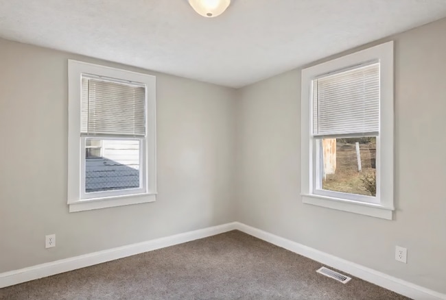 Building Photo - 2914 Bay St