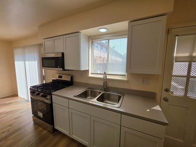 Building Photo - 5044 Brighton Ln