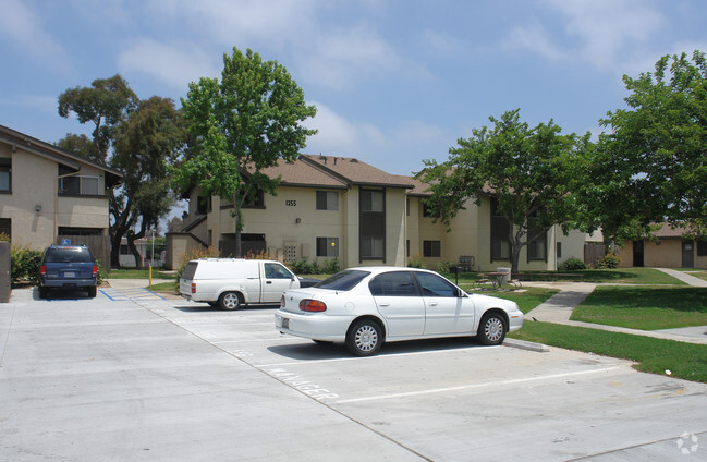 Building Photo - 1351 Hollister St