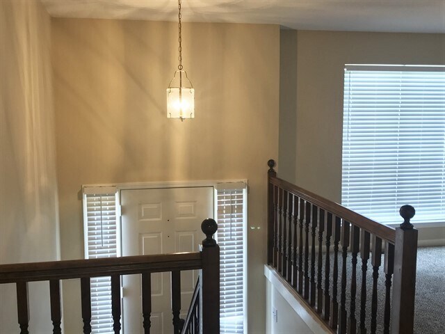 Building Photo - 4718 Vineyard Court SE