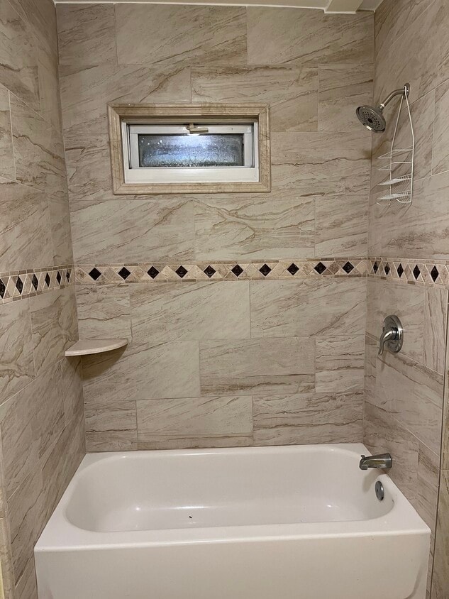 Bathroom - 306 Lovell St
