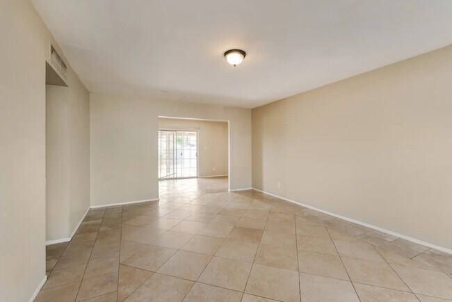 Foto del edificio - 3154 N 64th Dr