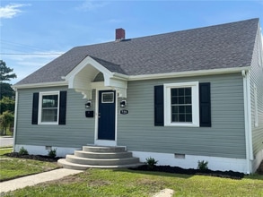 Building Photo - 728 Bolling St
