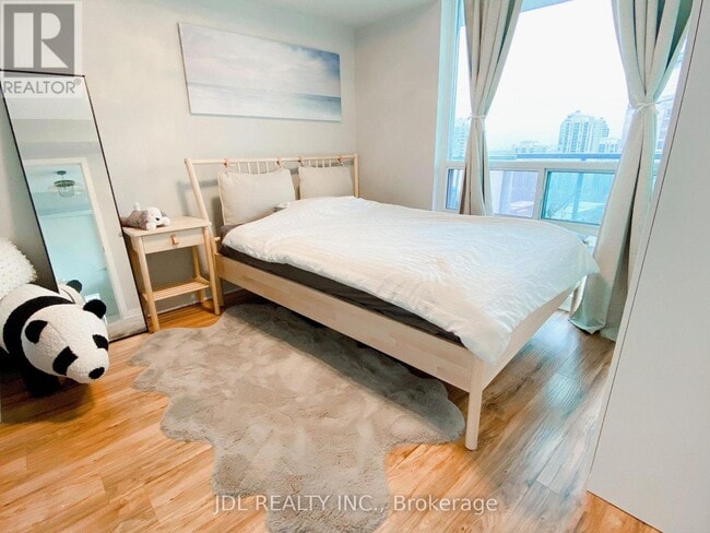 Building Photo - 5740 Yonge St