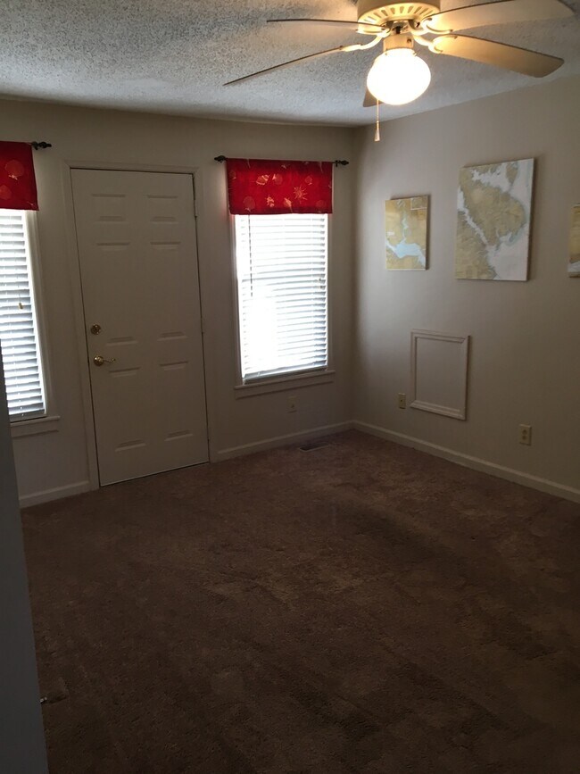 Foto del edificio - 802 N B St #1 - PERRYMAN