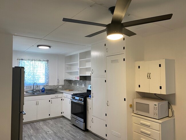 Building Photo - 110 Iwalani St