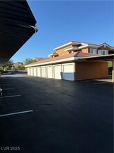 Building Photo - 830 Carnegie St