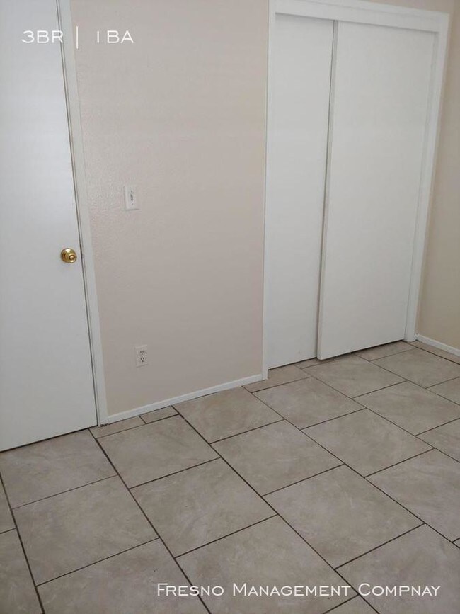 Building Photo - 3 bedroom in Fresno CA 93726